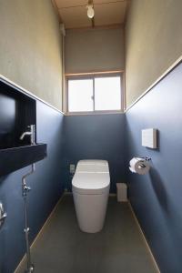 Koupelna v ubytování Coliving & Cafe SANDO
