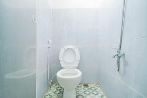 a bathroom with a white toilet and a shower at Pekayon Garden House Syariah RedPartner in Pekayon Dua +15 photos