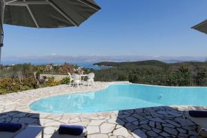 Bazén v ubytovaní Villa Anemelia by Rodostamo Collection alebo v jeho blízkosti
