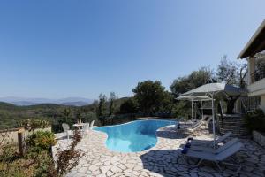 Bazén v ubytovaní Villa Anemelia by Rodostamo Collection alebo v jeho blízkosti