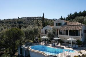 Bazén v ubytovaní Villa Anemelia by Rodostamo Collection alebo v jeho blízkosti