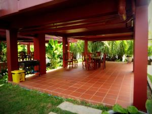 Zahrada ubytování Lodge Moni Essara Kampot
