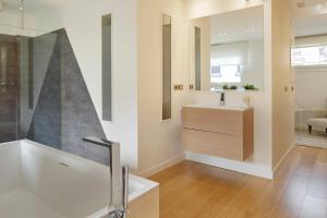 Kúpeľňa v ubytovaní Villa Loretopea by FeelFree Rentals