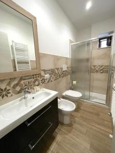 a bathroom with a sink and a toilet and a shower at cas'Elisa in Cisternino +14 photos