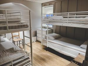 Katil dua tingkat atau katil-katil dua tingkat dalam bilik di Havets Magasin
