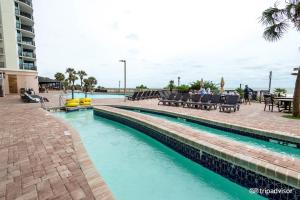 Basen w obiekcie Ocean-front Condo with Pools, Lazy River and Water Park lub w pobliżu