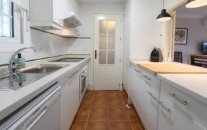 Kuchyňa alebo kuchynka v ubytovaní Apartamento Ayamonte Isla Canela Golf