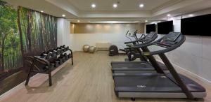 Gimnàs o zona de fitness de NH Barcelona Eixample