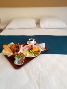 Un pat sau paturi într-o cameră la Dreams Bodrum butik hotel
