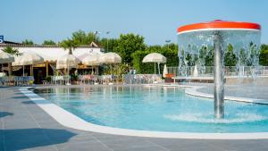 Bazén v ubytování Villaggio San Francesco - Adria Holiday Mobile Homes nebo v jeho okolí