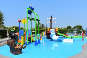 Bazén v ubytování Villaggio San Francesco - Adria Holiday Mobile Homes nebo v jeho okolí