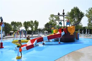 Bazén v ubytování Villaggio San Francesco - Adria Holiday Mobile Homes nebo v jeho okolí