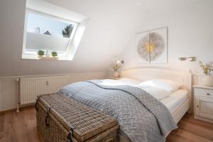Un pat sau paturi într-o cameră la Haus Pegasus App 7