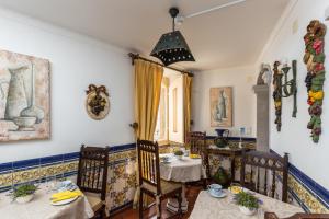 Restoran või mõni muu söögikoht majutusasutuses Casa de S. Thiago do Castelo