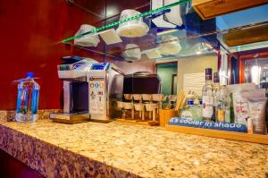 Lounge nebo bar v ubytování Shade Hotel Manhattan Beach
