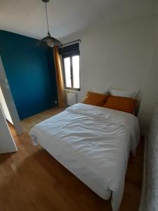 Postel nebo postele na pokoji v ubytování Maison chaleureuse, spacieuse et familiale