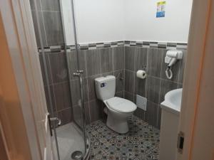 Phòng tắm tại Pensiunea Popas Pop, Strambu-Baiut, Maramures