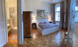 a bedroom with a bed and a bathroom at Sissi - Schoenbrunn-Living perfect Apartments in Vienna
