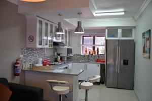 Virtuvė arba virtuvėlė apgyvendinimo įstaigoje Palmtree place - Stylish self catering unit