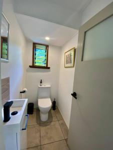 Tranquil Rainforest Studio Kuranda的一间浴室