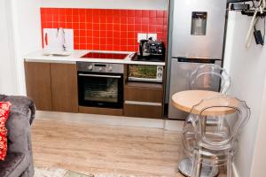 Kuchyň nebo kuchyňský kout v ubytování Urban Oasis Apartments at Paragon