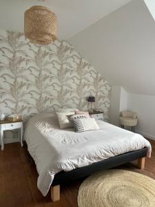 a bedroom with a bed with a wall at logement entier proche centre ville et circuit in Le Mans