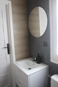 a bathroom with a white sink and a mirror at Marina Houses in Ruciane-Nida