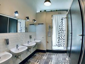 A bathroom at QUO Milano