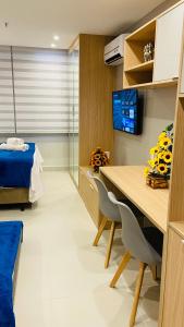 TV a/nebo společenská místnost v ubytování Estudio Em Itaipava - Granja Brasil - Flat Luxo - Com Piscina Aquecida
