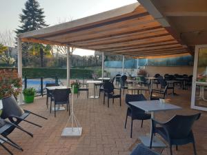 a patio with tables and chairs and tables and chairs at Les Songes de Buxy in Buxy