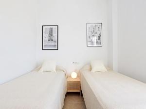 Ένα ή περισσότερα κρεβάτια σε δωμάτιο στο Apartamentos Santiago