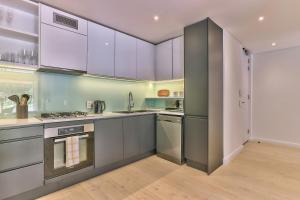A kitchen or kitchenette at Family friendly vacay in heart of City Centre!