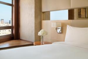 Postel nebo postele na pokoji v ubytování InterContinental Al Khobar by IHG
