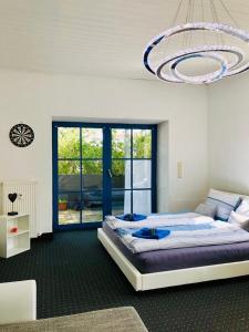 En eller flere senge i et værelse på #WORLD Ferienwohnung Schkeuditz
