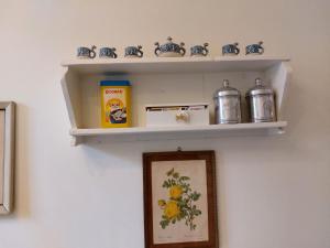 a shelf on a wall with a picture on it at San Gervasio Apartment in Venice