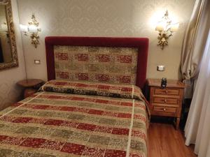 A bed or beds in a room at Ca' Marinella