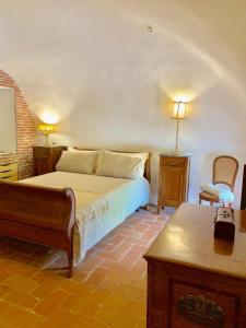 Postel nebo postele na pokoji v ubytování Maidalchini House
