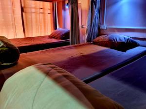 Ein Bett oder Betten in einem Zimmer der Unterkunft T2B Hostel