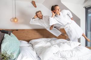 Postel nebo postele na pokoji v ubytování Hotel-Gasthof zum Bach
