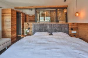 Postel nebo postele na pokoji v ubytování Hotel-Gasthof zum Bach