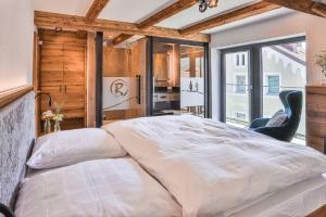 Postel nebo postele na pokoji v ubytování Hotel-Gasthof zum Bach
