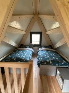 Postel nebo postele na pokoji v ubytování Loray des Bois - Cabane - Tipi - Cottage