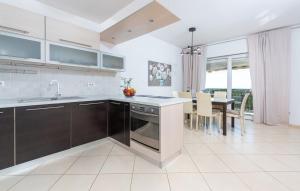 Kuchyň nebo kuchyňský kout v ubytování Apartment MIA
