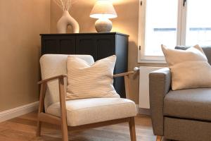 a chair with a pillow and a lamp in a room at Ferienwohnung Lukas - Lehm erleben in Tangermünde