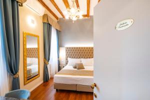 Posteľ alebo postele v izbe v ubytovaní Residenza La Duchessa Deluxe Rooms