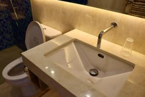 Ein Badezimmer in der Unterkunft Ocean Star Apartment Sanur