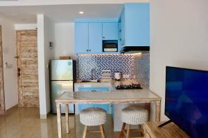 Küche/Küchenzeile in der Unterkunft Ocean Star Apartment Sanur