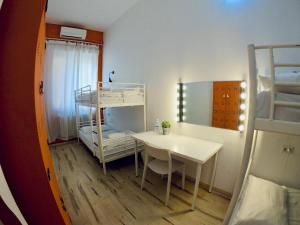 A kitchen or kitchenette at QUO Milano