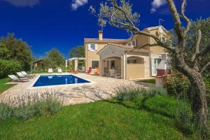 Vonkajšia záhrada v ubytovaní Villa Larisa
