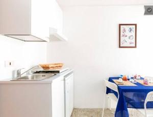 Kuchyň nebo kuchyňský kout v ubytování Al Chiaro Di Luna
